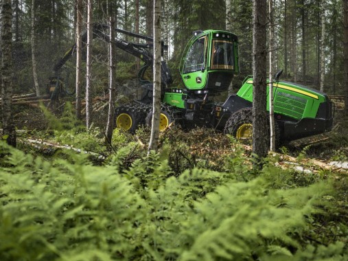 John Deere 1070E IT4 harvester