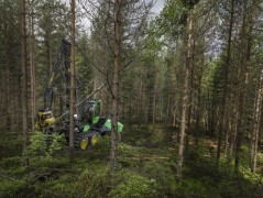 John Deere 1070E IT4 harvester