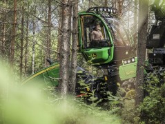 John Deere 1070E IT4 harvester