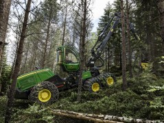 John Deere 1070E IT4 harvester