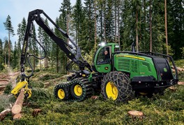 John Deere 1470G harvester